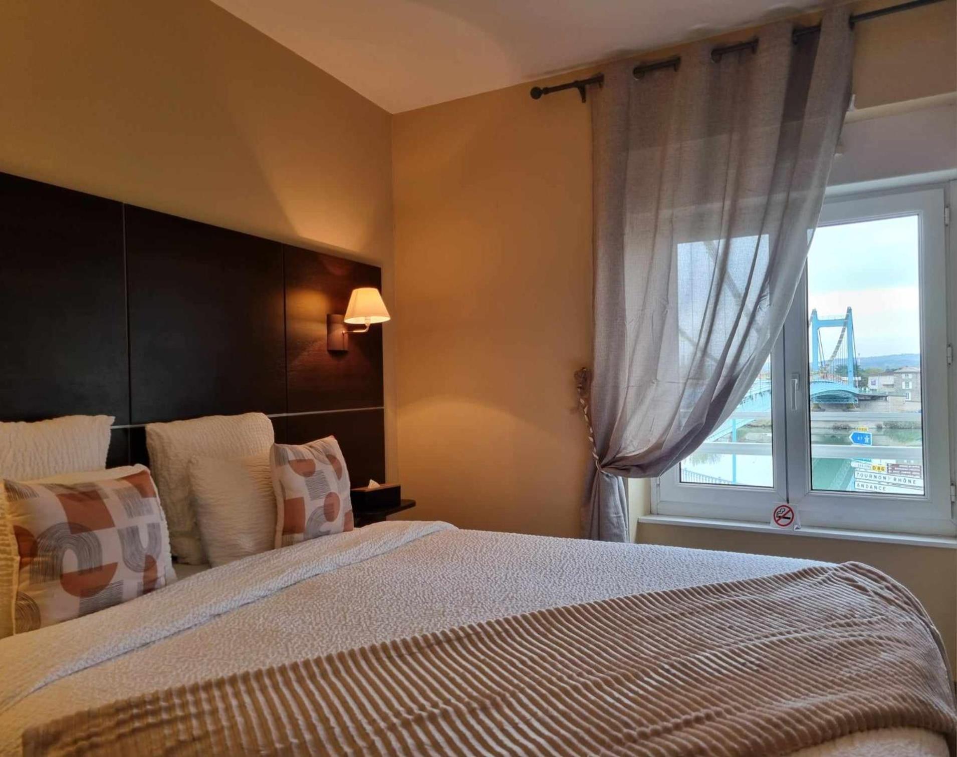 Logis Hotel Schaeffer- Restaurant Le Saint Georges Serrieres  Ngoại thất bức ảnh